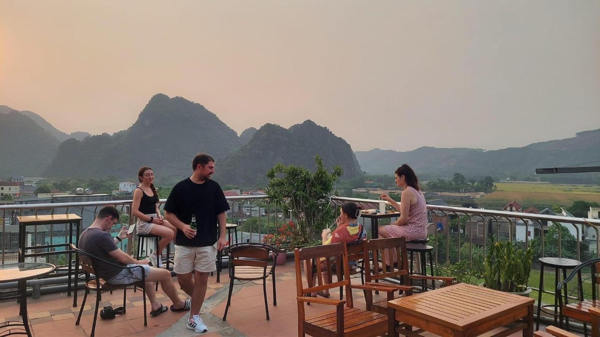 Phong Nha Jasmine Hostel & Roof Top Bar Exterior foto