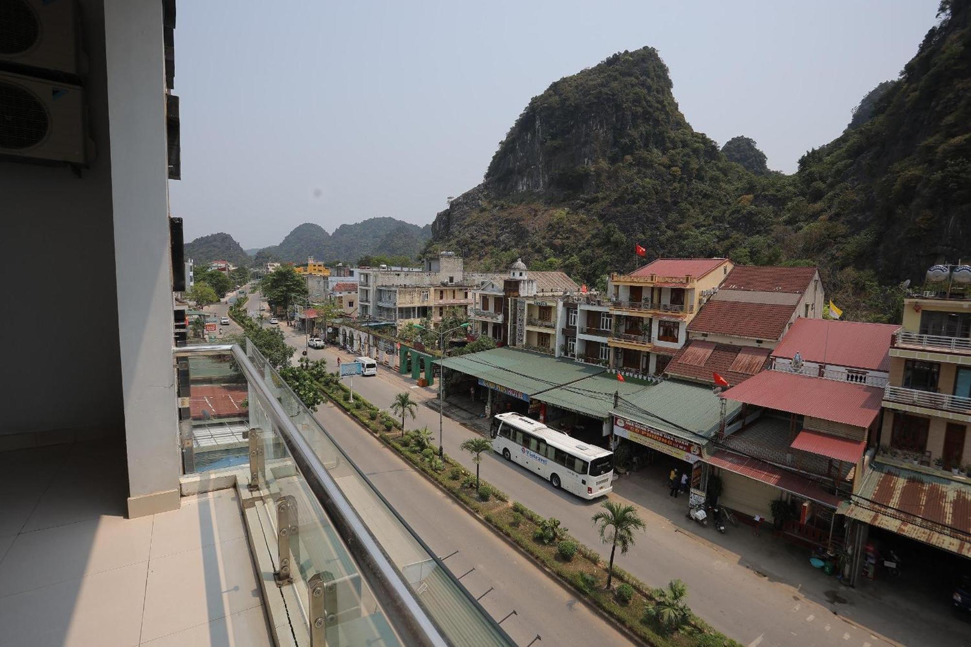 Phong Nha Jasmine Hostel & Roof Top Bar Exterior foto